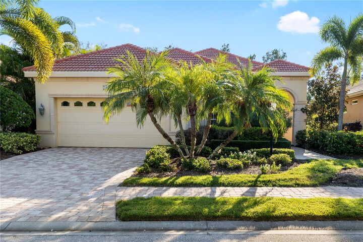 Property Photo:  7423 Riviera Cove  FL 34202