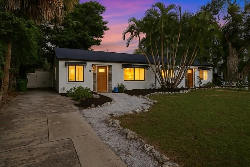 Property Photo:  407 Ohio Place  FL 34236