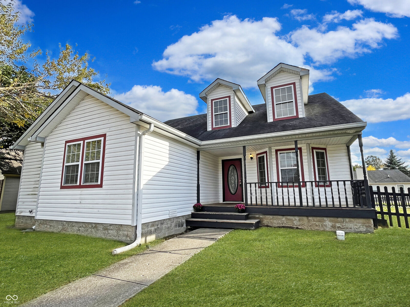 Property Photo:  705 Chestnut Lane  IN 46112