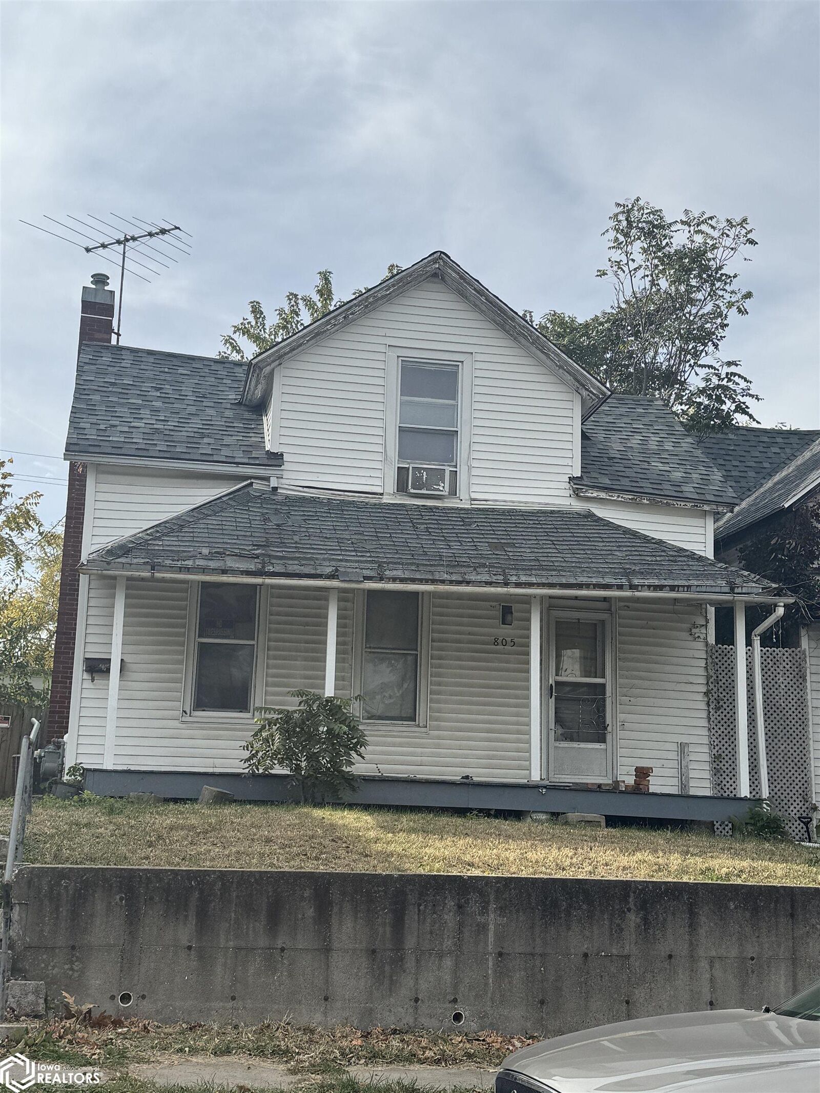 Property Photo:  805 S 9th Street  IA 52601