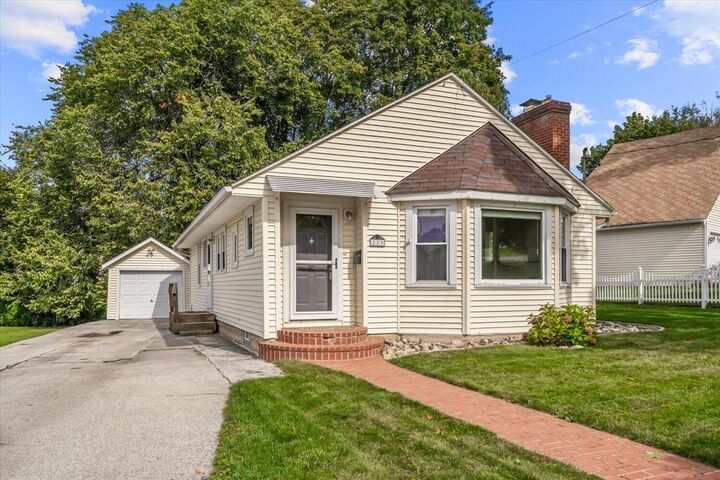229 Parchmount Avenue  Kalamazoo MI 49004-1359 photo