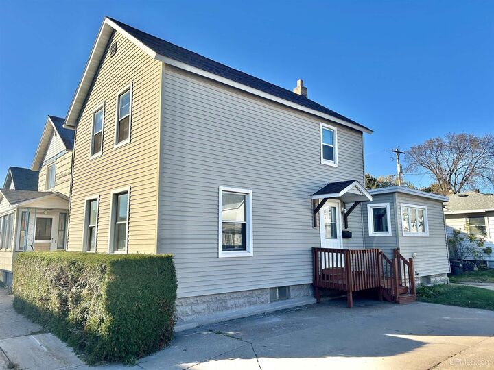 205 N 3rd Street  Ishpeming MI 49849 photo