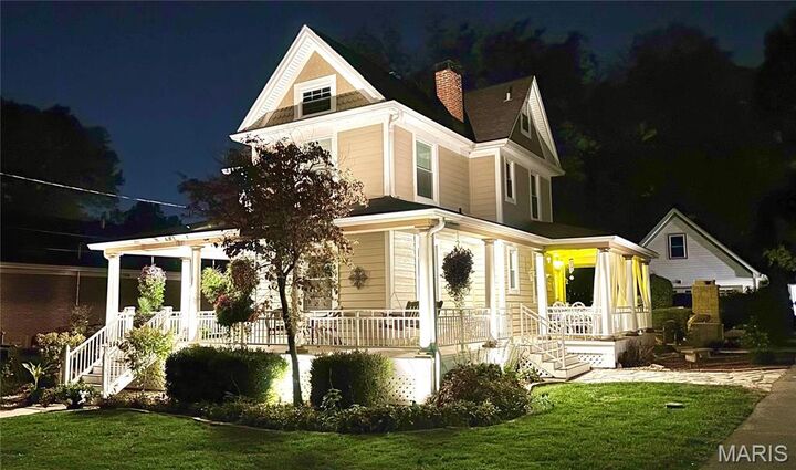 Property Photo:  507 N Clay Avenue  MO 63122
