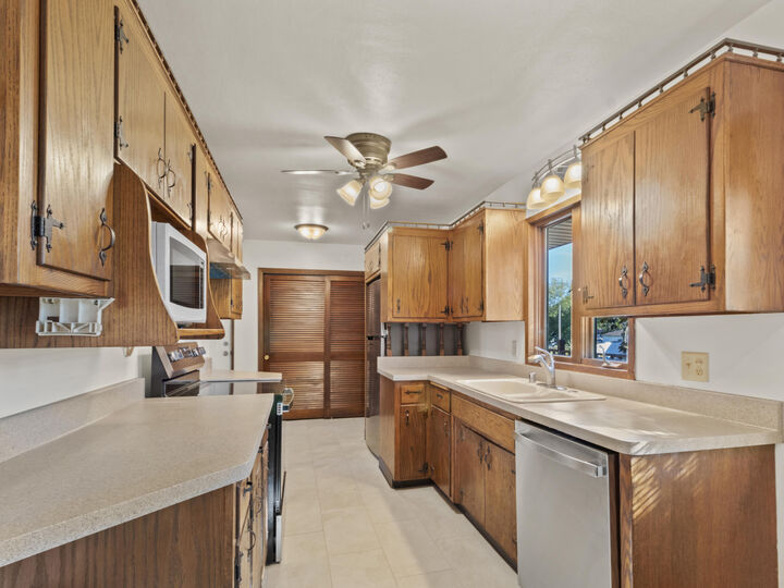 Property Photo:  2500 6 Mile Rd  WI 53402