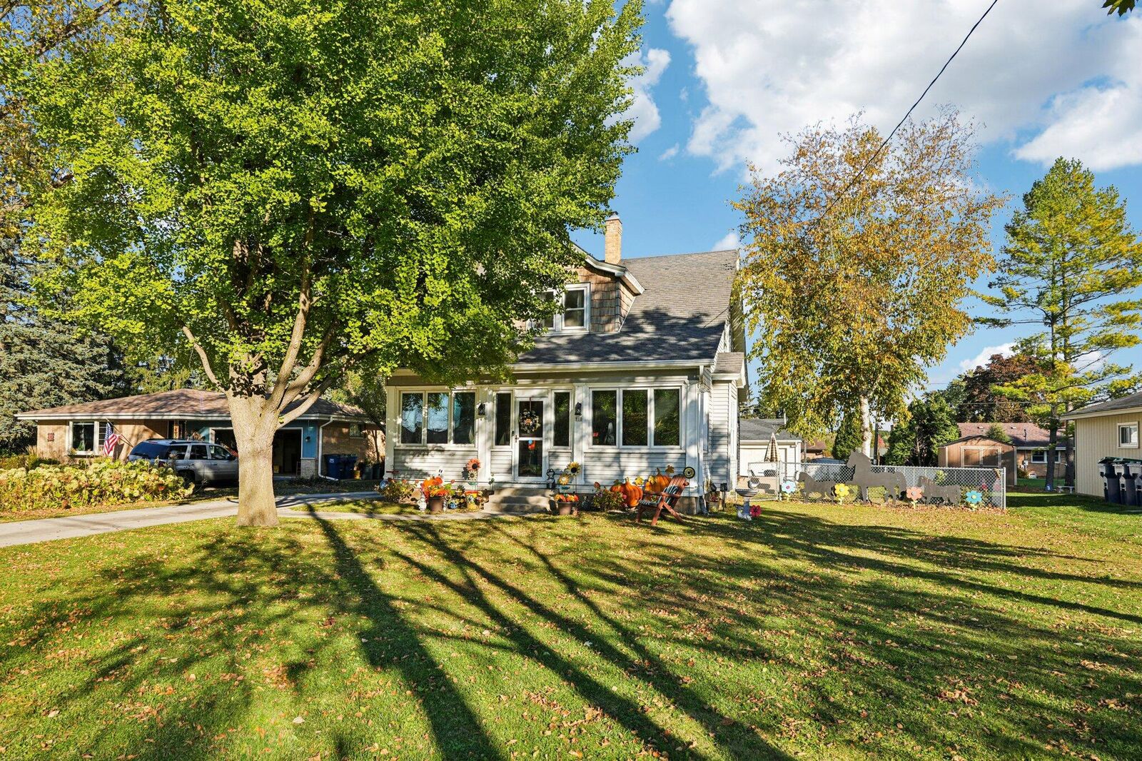 Property Photo:  910 N Green Bay Rd  WI 53024