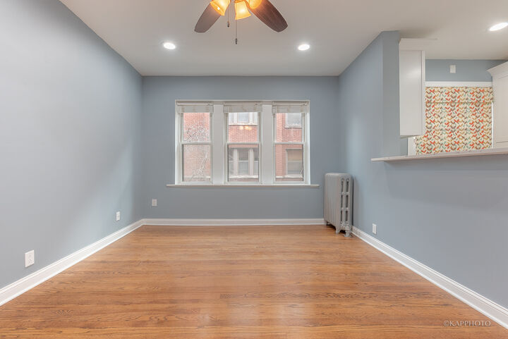 Property Photo:  1329 W Addison Street 1A  IL 60613