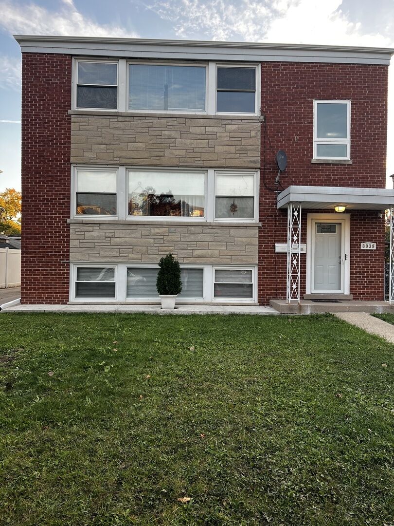 Property Photo: 8939 N Wisner Street 2 IL 60714