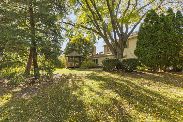 Property Photo:  213 Winding Creek Drive  IL 60565