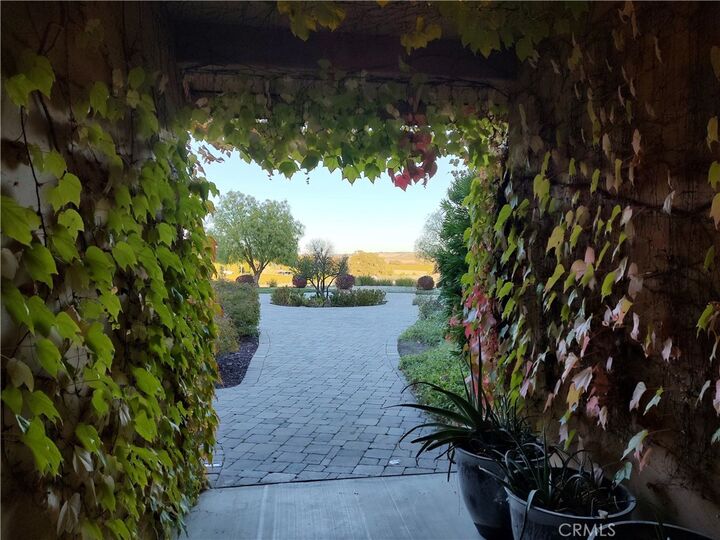 Property Photo:  880 Tracy  CA 93465 