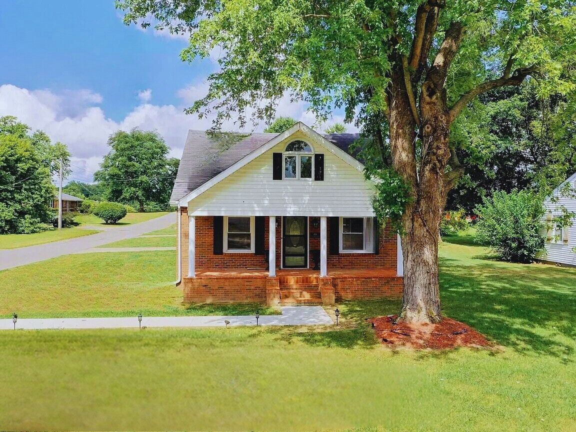 Property Photo:  408 Cadiz St  KY 42445 