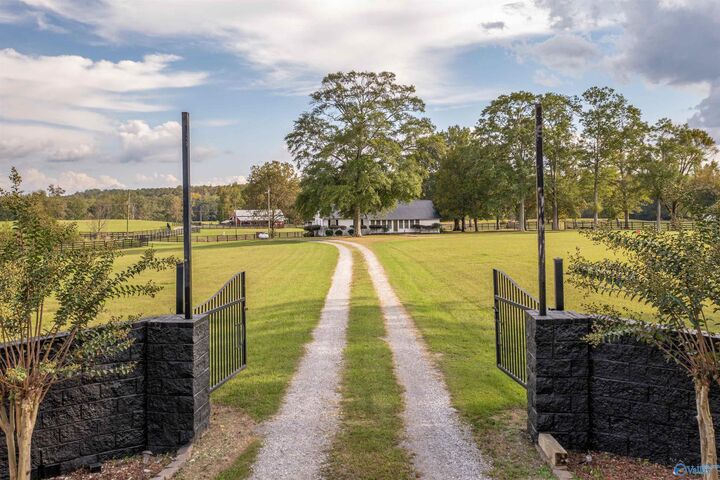 Property Photo:  4892 Crawfords Cove Road  AL 35146