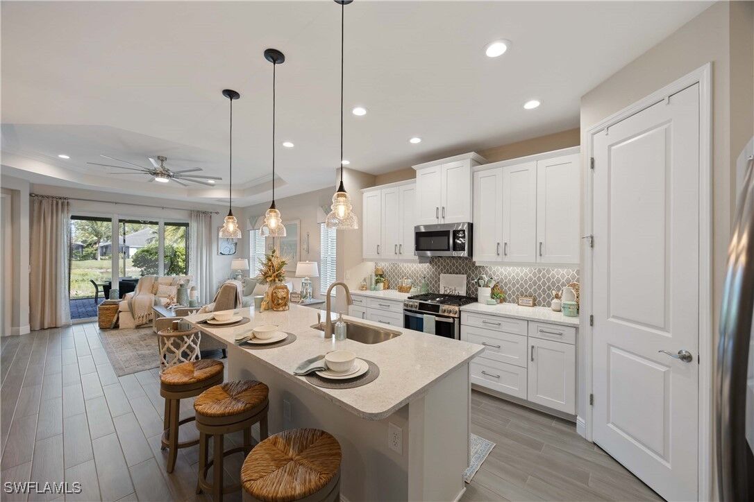 Property Photo:  2322 Marquesa Circle  FL 34112