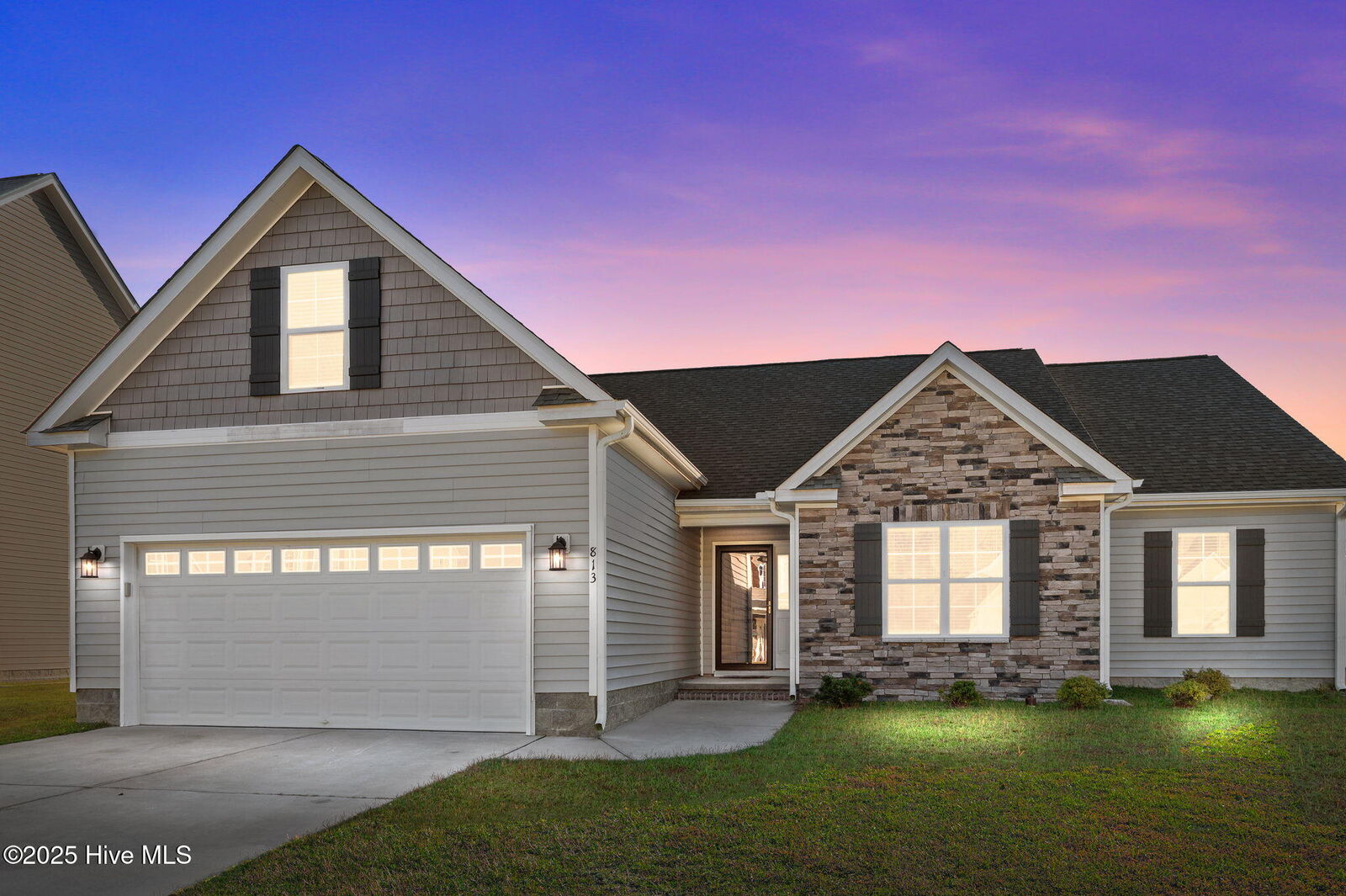 Property Photo:  813 Knoll Circle  NC 27858 