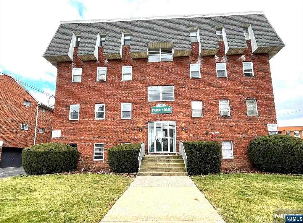 Property Photo:  316 Park Street 5B  NJ 07601