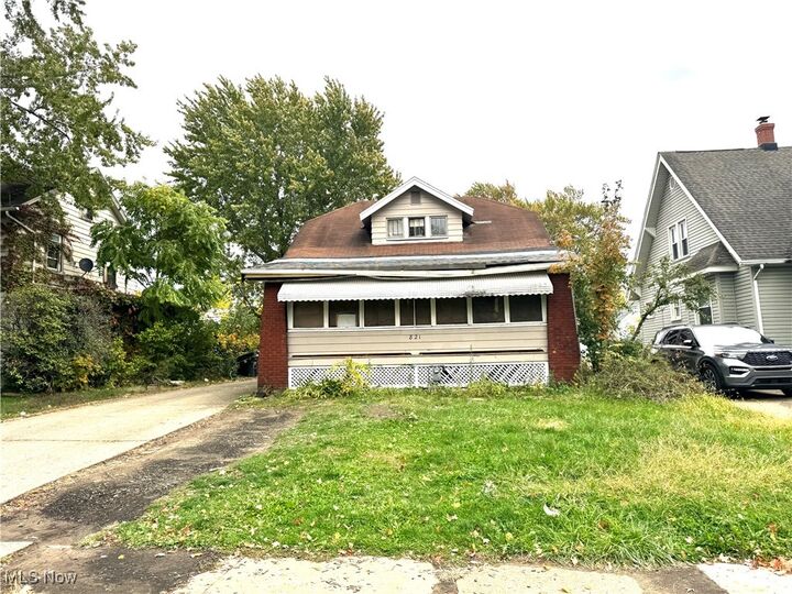 Property Photo:  821 Woodbine Avenue SE  OH 44484