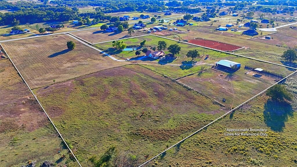 Photo de la propriété:  202 County Road 3470  TX 76073