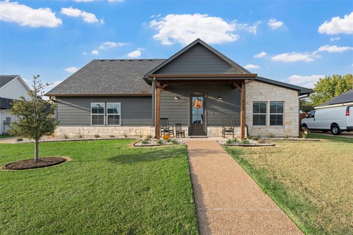 Property Photo: 913 Day Star Drive TX 76643