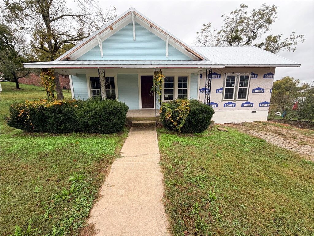 Property Photo:  604 Cedar Street  MO 64831
