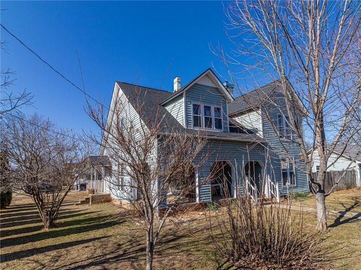 Property Photo:  501 NW C Street  AR 72712