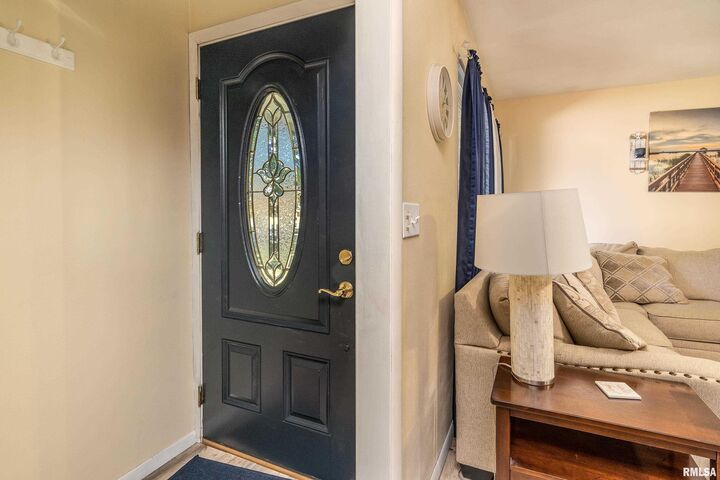 Property Photo:  1514 E Cleveland Street  IL 62896 