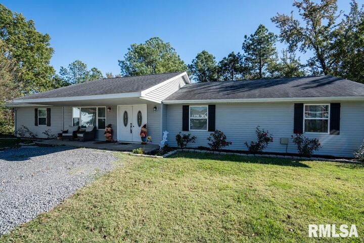 Property Photo:  910 Fairlane Drive  IL 62959 