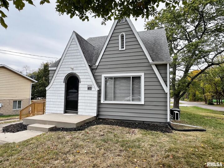 Property Photo:  3923 N Illinois Avenue  IL 61616