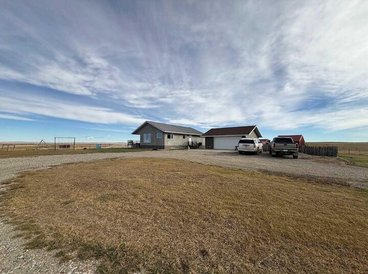 Property Photo:  25021 Rge Rd 254  AB T0K 0K0 