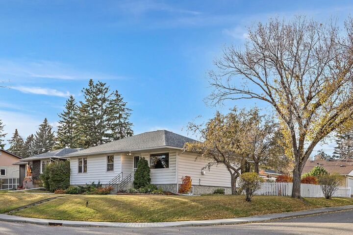 5331 Buckthorn Road NW  Calgary AB T2K 2Y2 photo