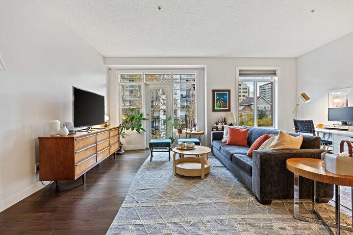 Property Photo:  923 15 Avenue SW 304  AB T2R 0S2