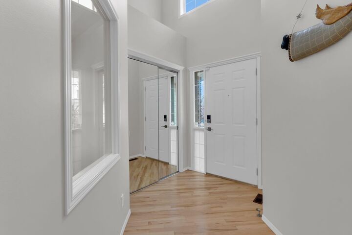 Property Photo:  26 Springbank Rise SW  AB T3H 4J6