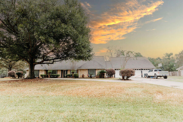 2600 Robert E Lee Dr  Deridder LA 70634 photo