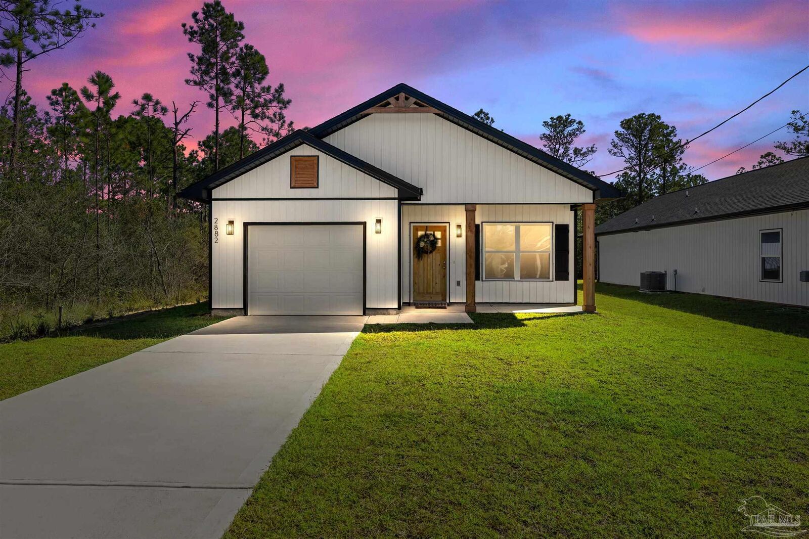 Property Photo: 2882 N 25th Ave FL 32583