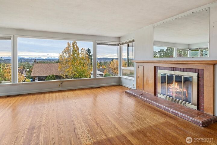 Property Photo:  7327  58th Avenue NE  WA 98115