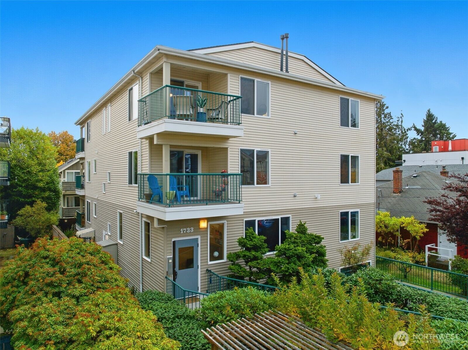 Property Photo:  1733 NW 59th Street 301  WA 98107