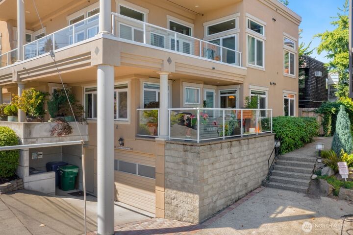 Property Photo:  2100  Thorndyke Avenue W 101  WA 98199