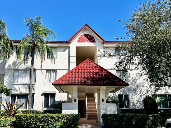 Property Photo:  107 Half Moon Circle H1  FL 33462