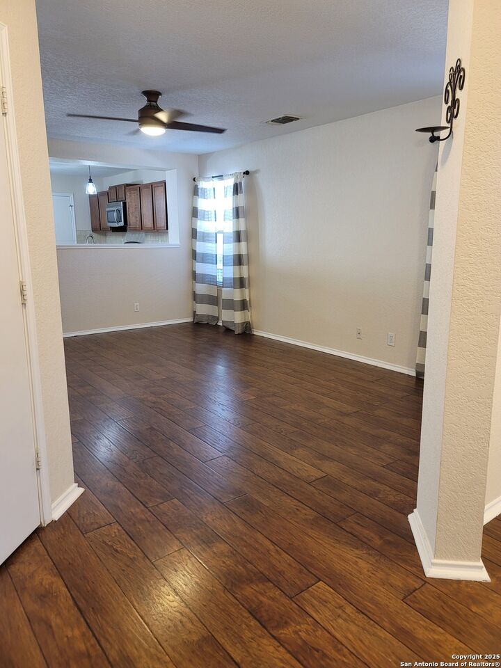 Property Photo: 4923 Bending Elms TX 78247