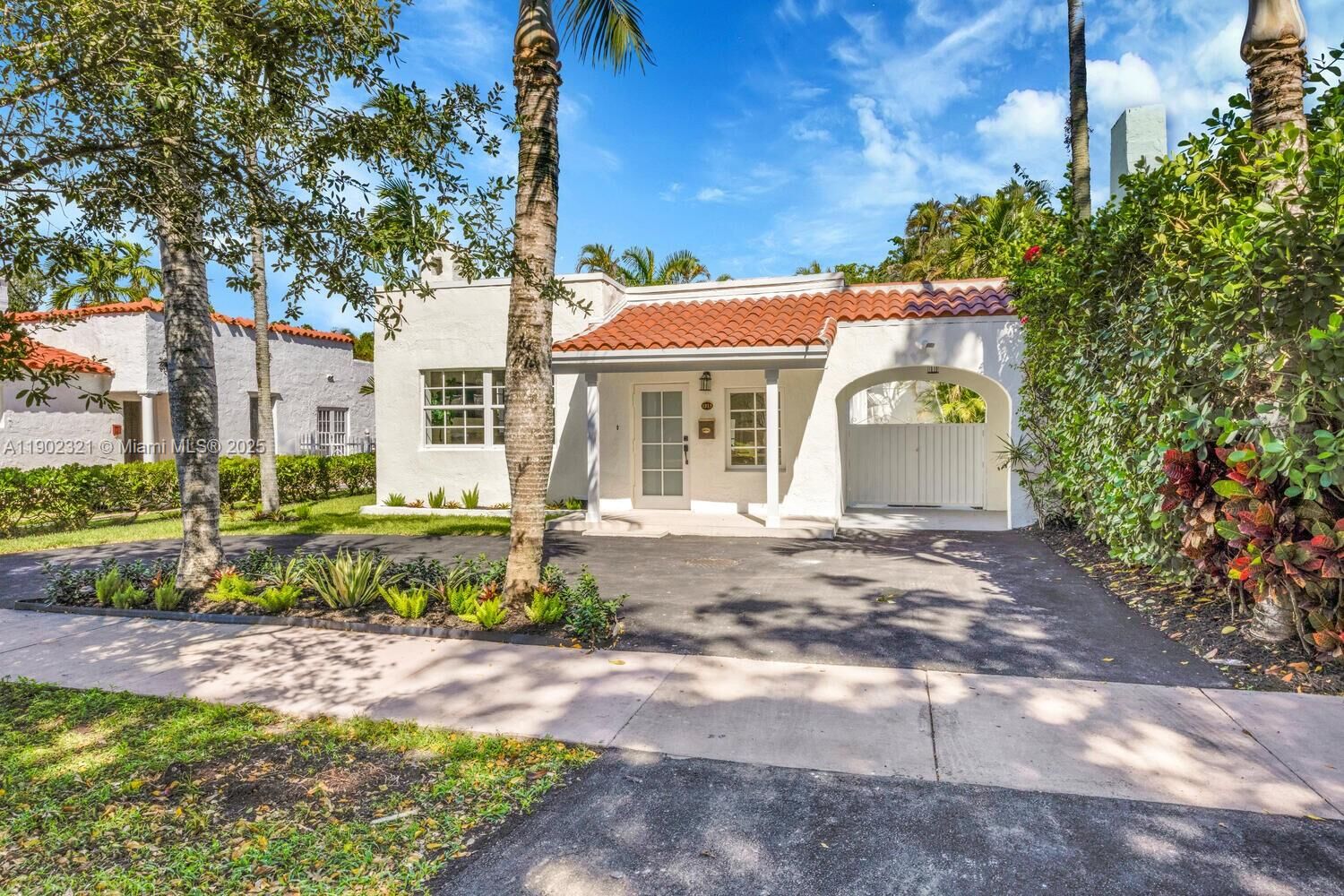 Property Photo:  1213 La Mancha Ave  FL 33134