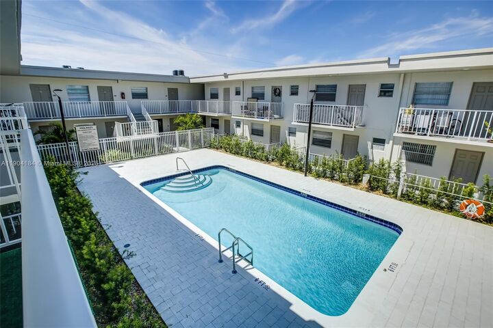 Property Photo:  1720 Cleveland St 202E  FL 33020 