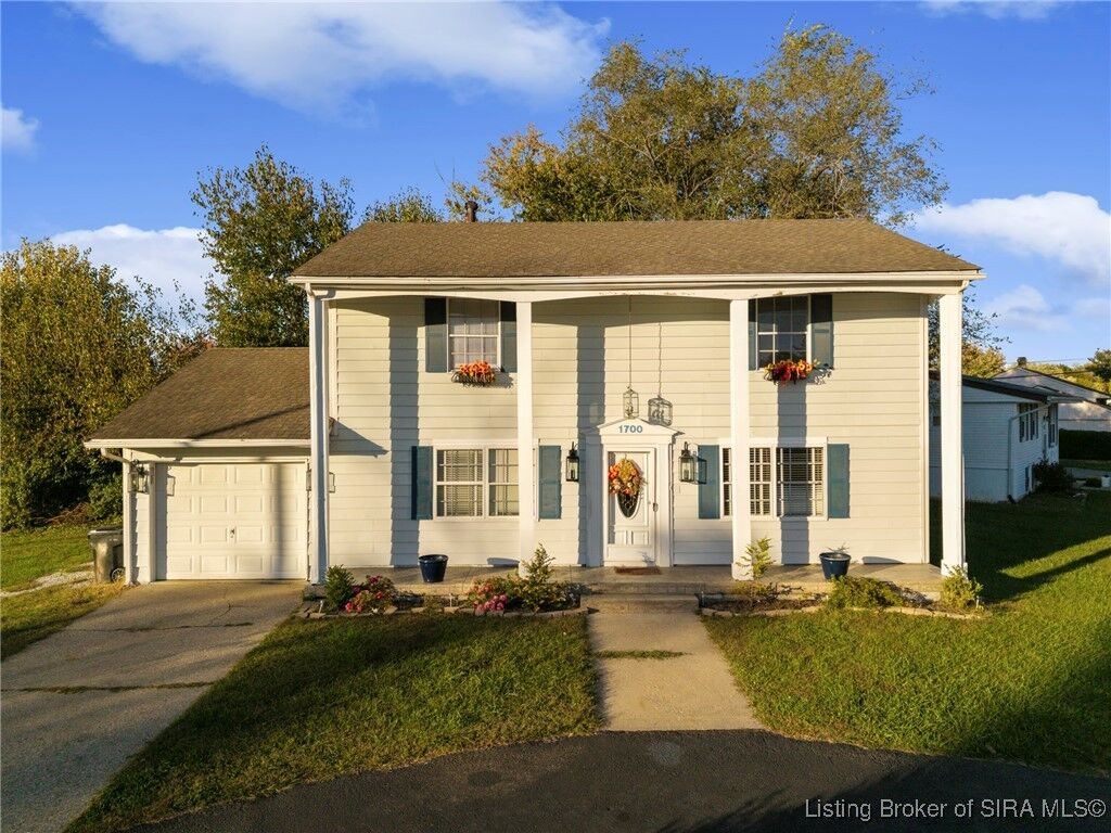 Property Photo:  1700 Tennyson Drive  IN 47129
