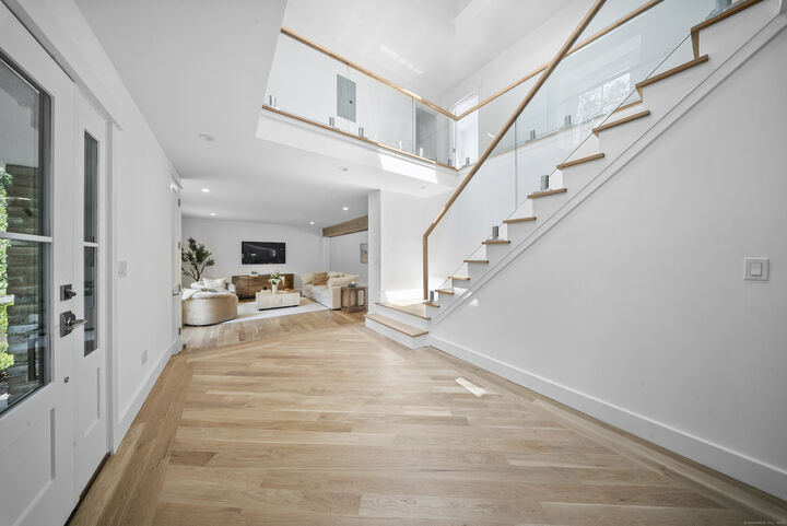 Property Photo:  103 Deepwood Road  CT 06612 