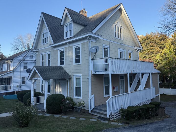 Property Photo:  211 Knickerbocker Avenue  CT 06907