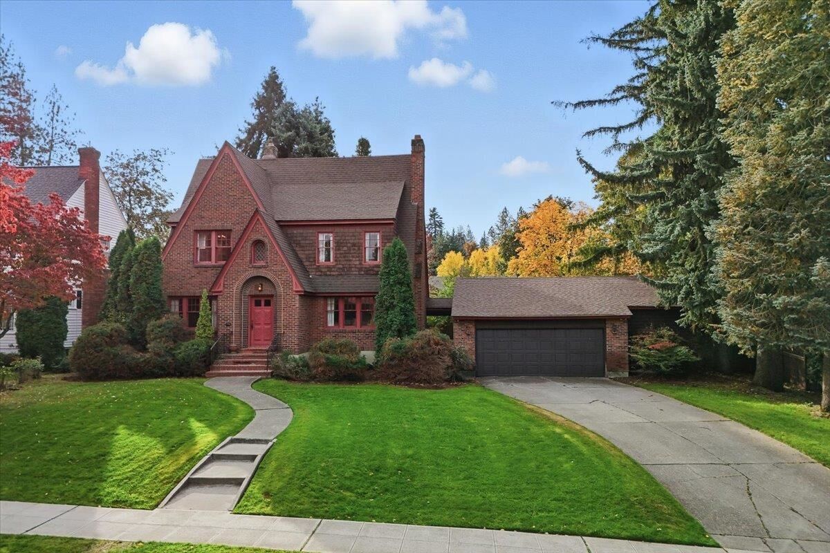 Property Photo:  1016 E Overbluff Rd  WA 99223