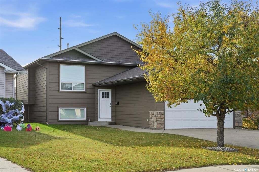 Property Photo:  710 Kenderdine Road  SK S7N 4V8