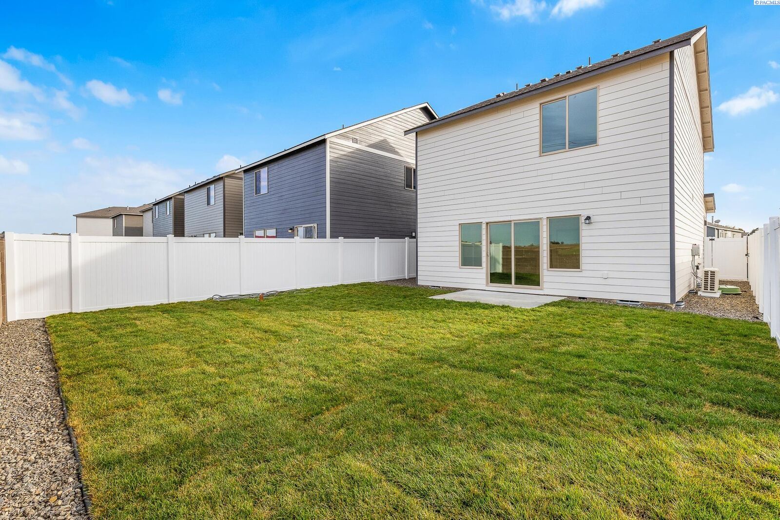 Property Photo:  7518 Grapevine Ct  WA 99353 