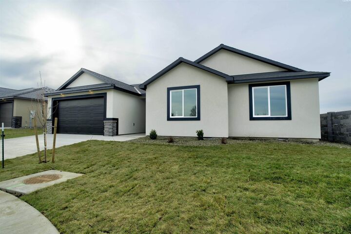 Property Photo: 1109 N Grant Place WA 99336