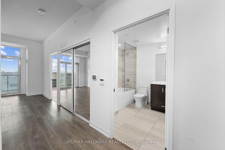 Property Photo:  60 Honeycrisp Crescent 511  ON L4K 0N5