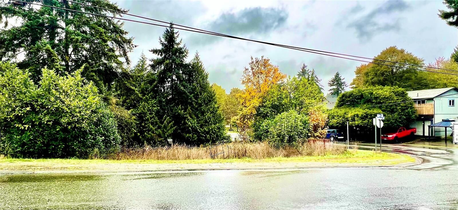 Property Photo: 121 Strickland St SW BC V9R 4S3
