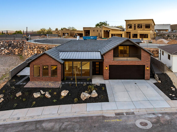 Property Photo:  1023 N Falcon Ridge View  UT 84737 