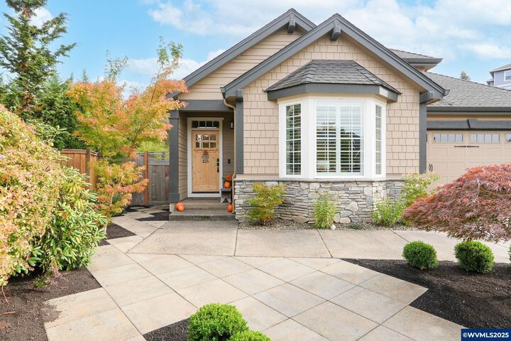 Property Photo: 1242 Goldcrest Av NW OR 97304